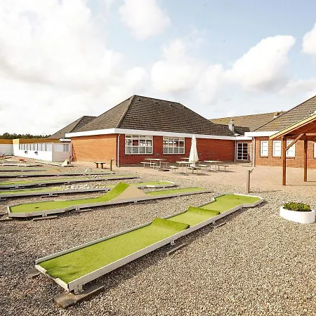 4 Person Holiday On A In Romo Apartmán *